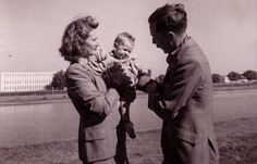 Edith, Penny, John Hislop, Delhi 1946