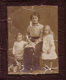 John Hislop, his mother Ethel and Peggy